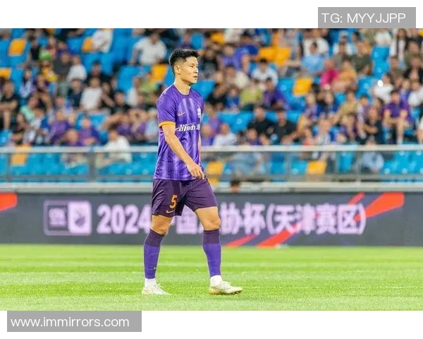 足球明星退役后的职业转型与人生新篇章探讨 足球明星退役后的职业转型与人生新篇章探讨